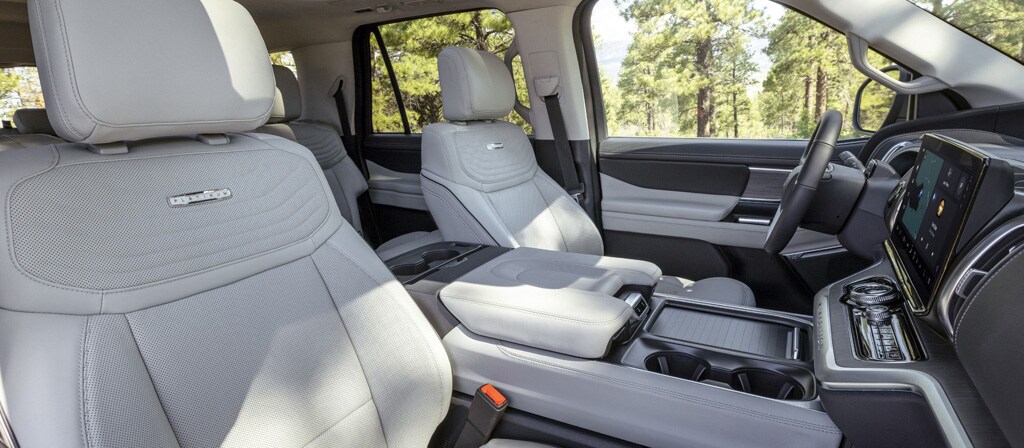 2025 Ford Expedition® Platinum® SUV front seating area