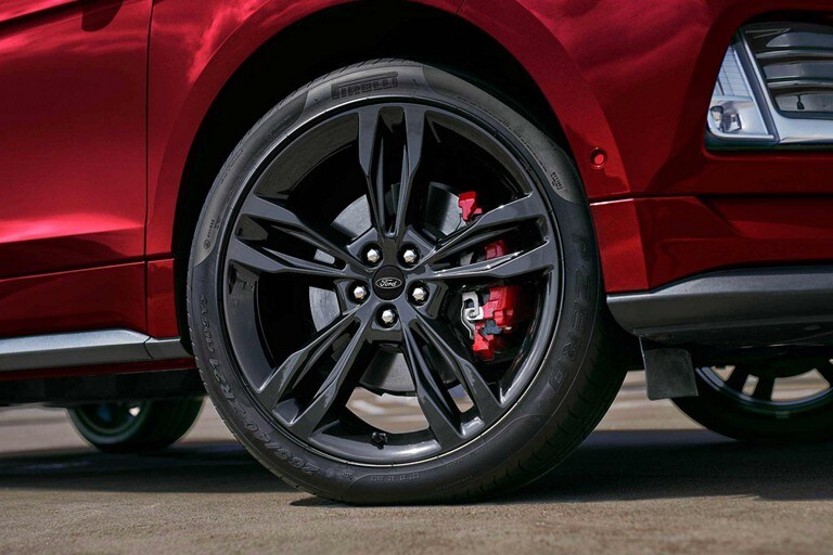 Close-up of a 21-inch Premium Gloss Black-Painted Aluminum Wheel on a 2024 Ford Edge® SUV