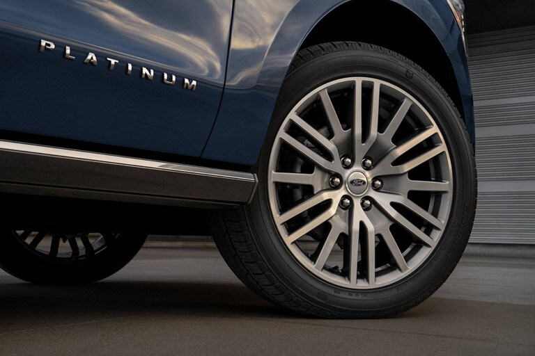Close-up of 22" 12-spoke polished wheels on a 2023 Ford Expedition