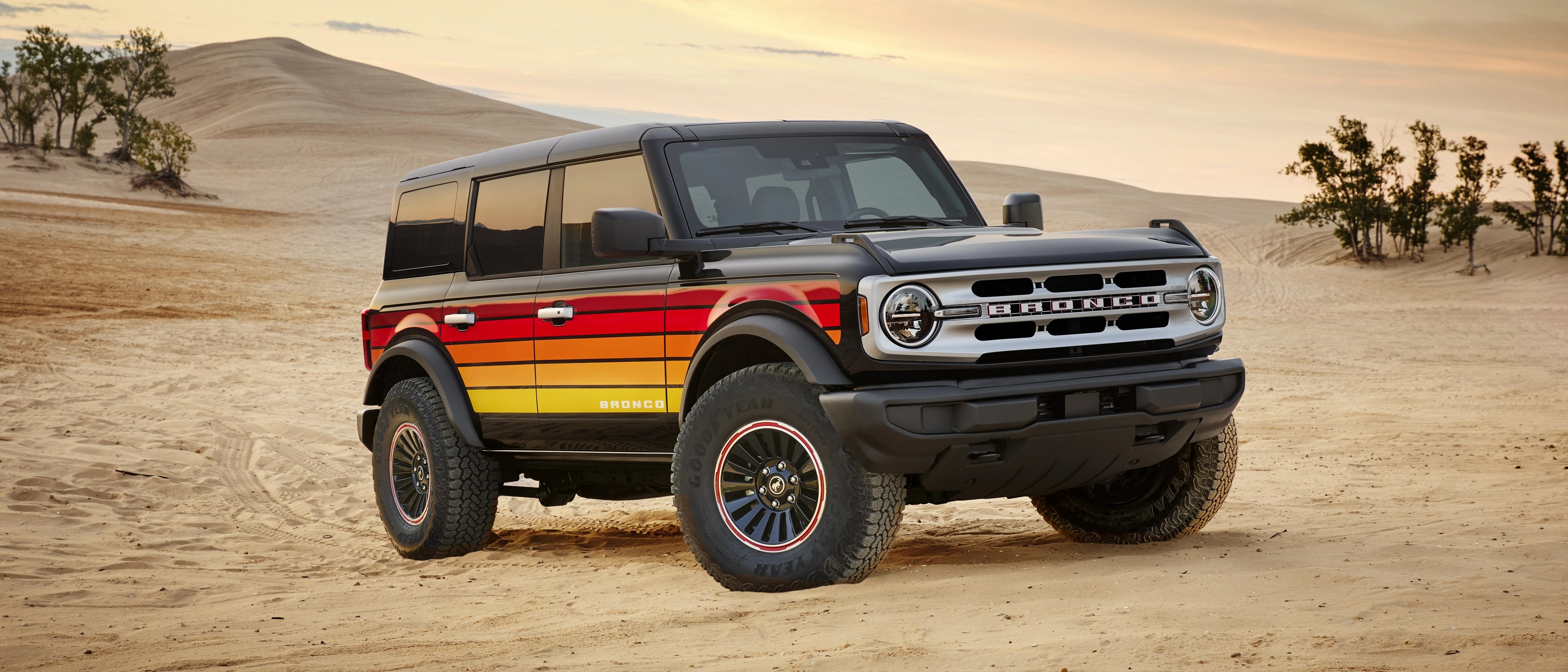 A 2025 Ford Bronco® SUV with the Free Wheeling® appearance package installed