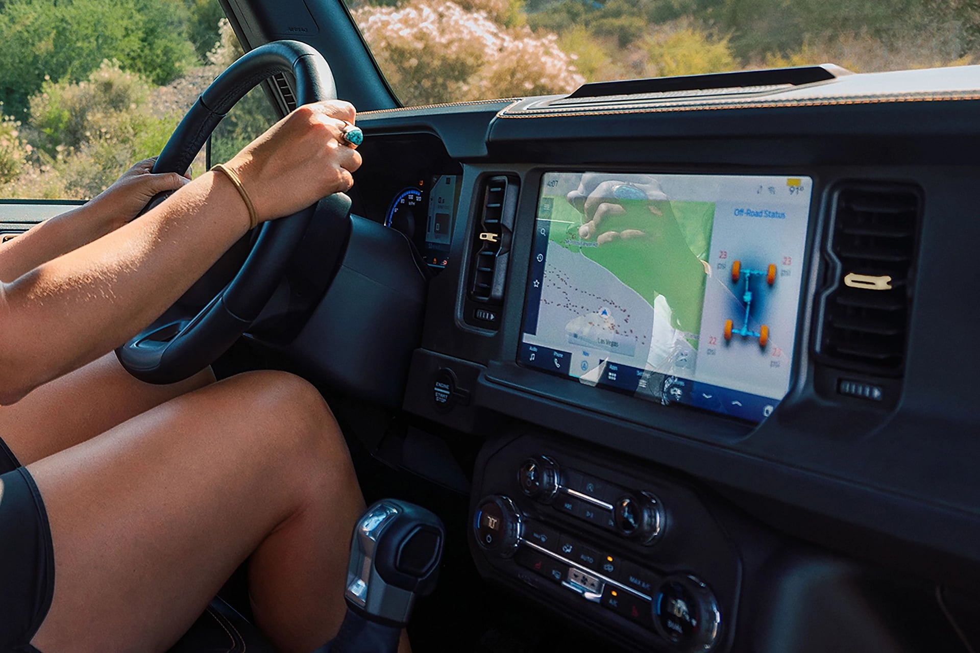 A close-up of the 12" centre display on a 2026 Ford Bronco® SUV, showing Off-Road Status
