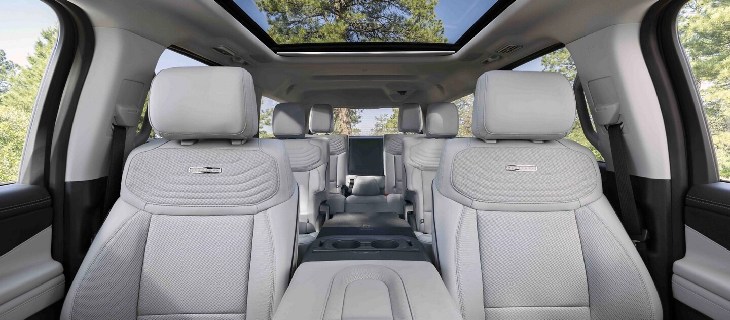 2025 Ford Expedition® Platinum® SUV front seating area