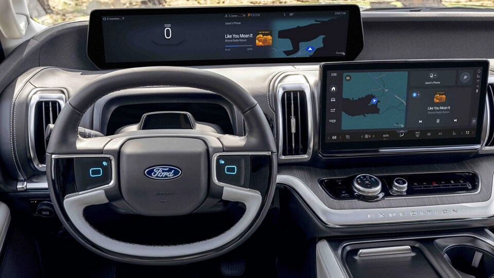 2025 Ford Expedition® 13.2-inch centre-stack touchscreen and panoramic 24-inch display