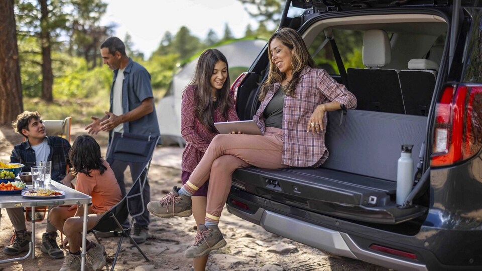 People using the 2025 Ford Expedition® SUV with Ford Cargo Tailgate Manager backrest