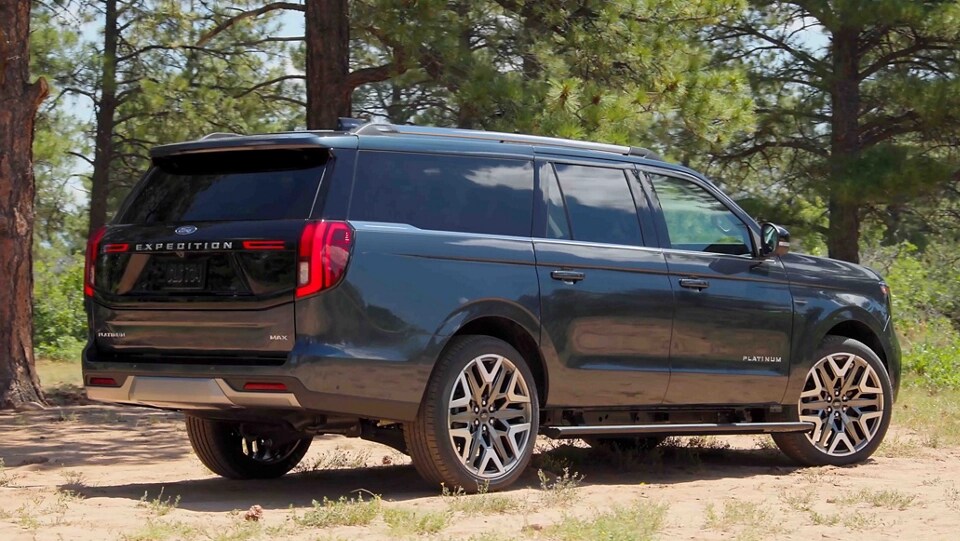 2025 Ford Expedition® Platinum® SUV with power deployable running boards
