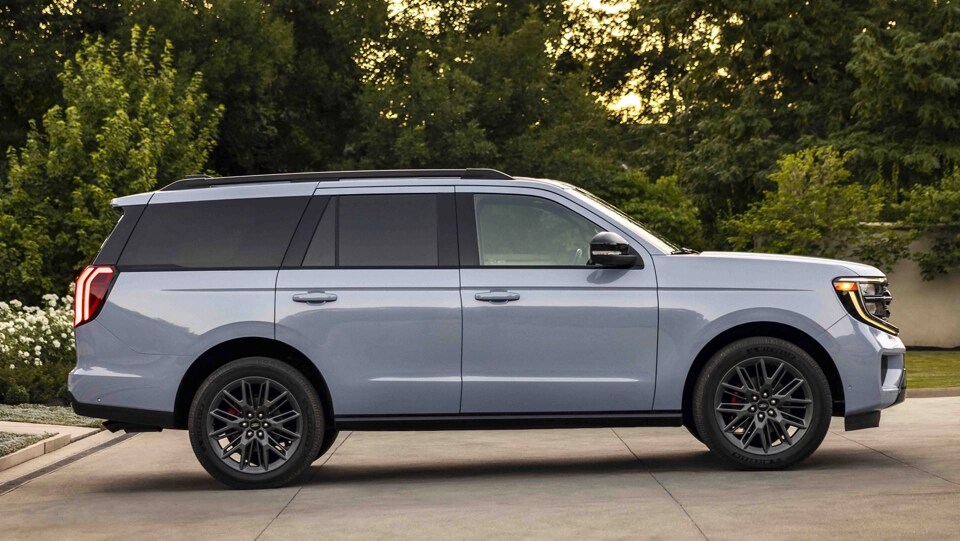 Side profile of a 2025 Ford Expedition® SUV parked in a driveway