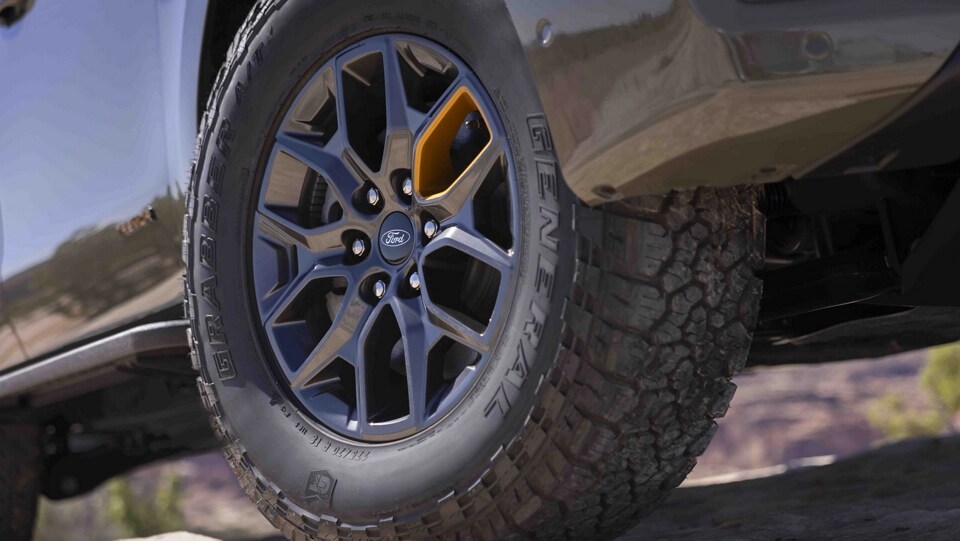 2025 Ford Expedition® Tremor® SUV 18-inch x 8.5-inch Dark Carbonized Grey-painted aluminum wheel