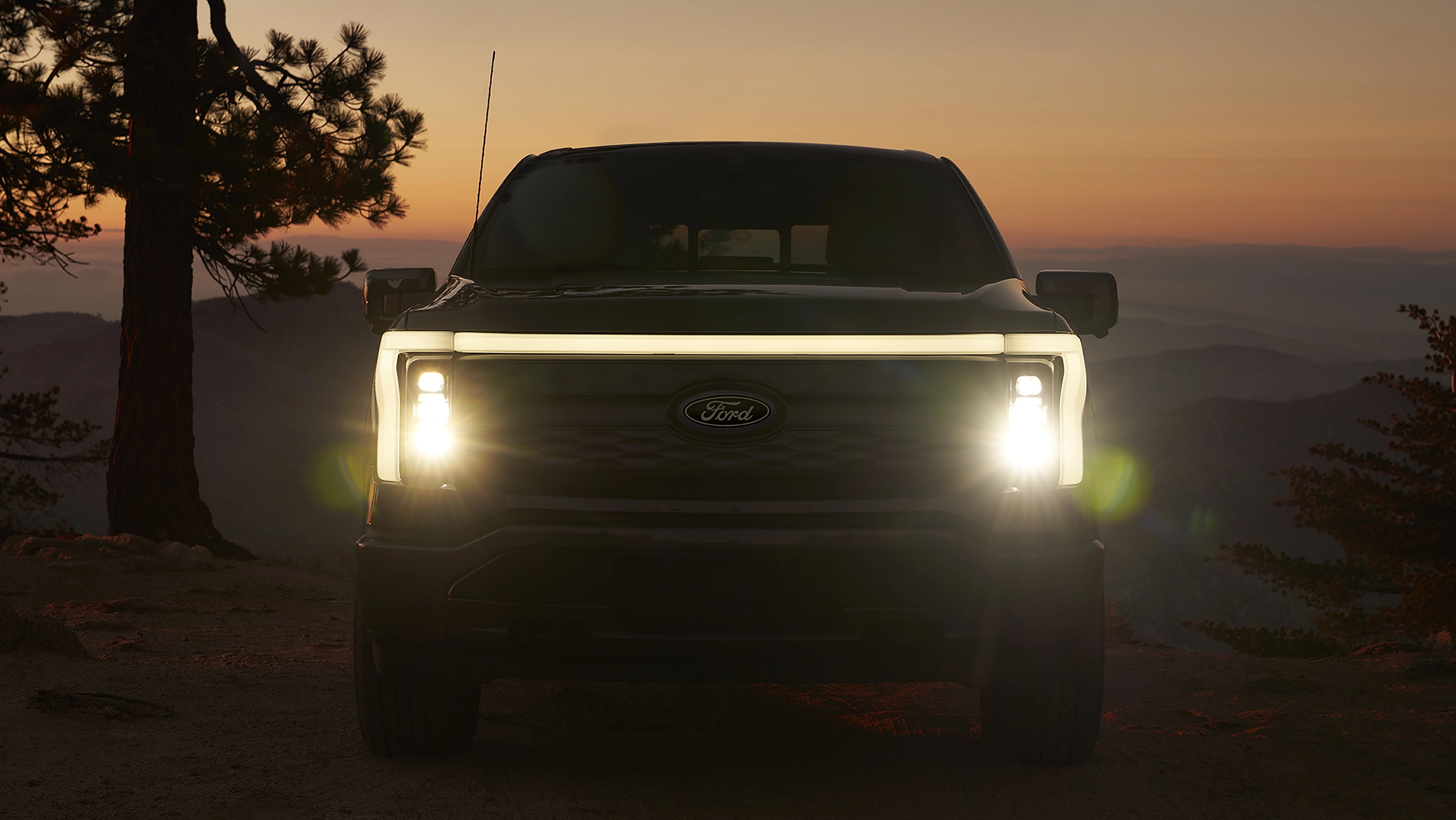 The front fascia of a 2025 Ford F-150® Lightning® pickup, showing the Front Signature Light Bar