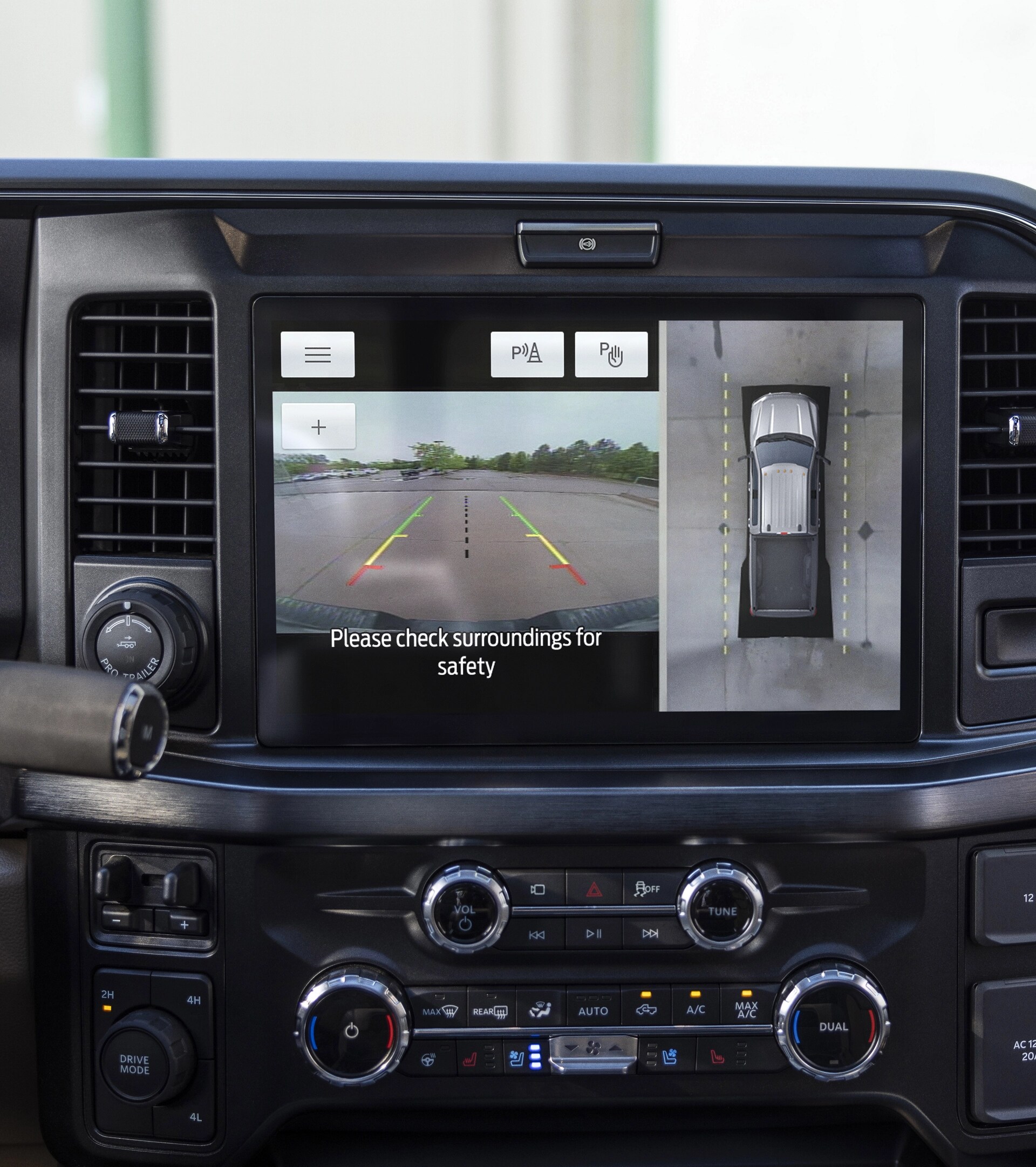 Close-up of the centre screen display while using the 360-Degree Camera feature