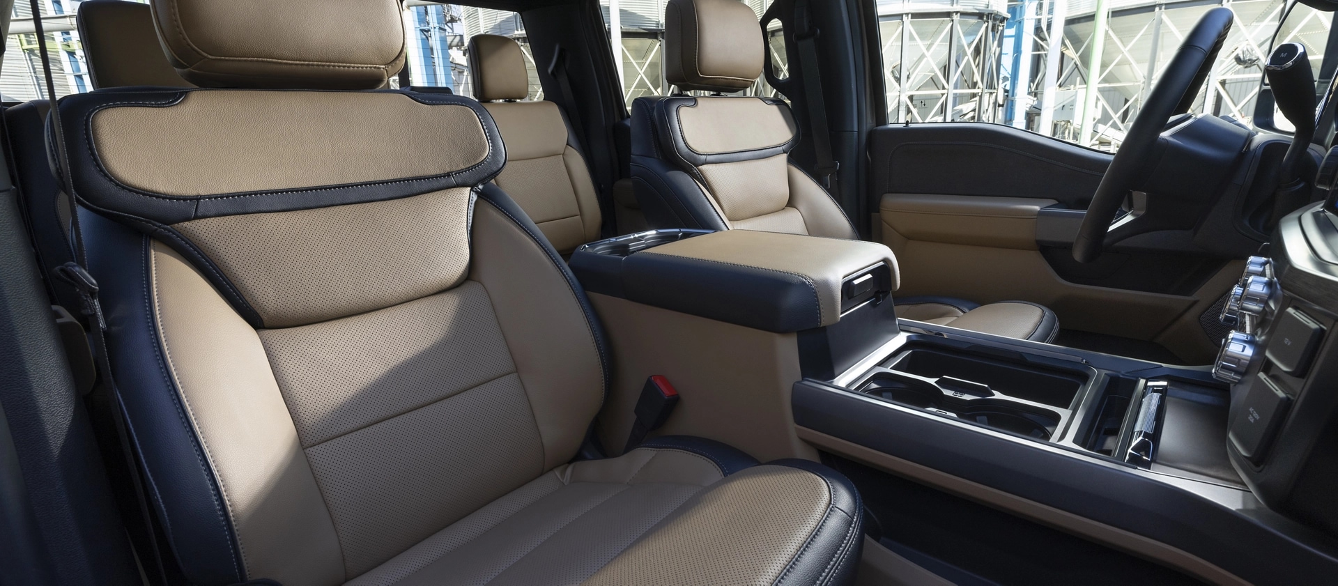 Interior view of the 2026 Ford Super Duty® F-350® Lariat®