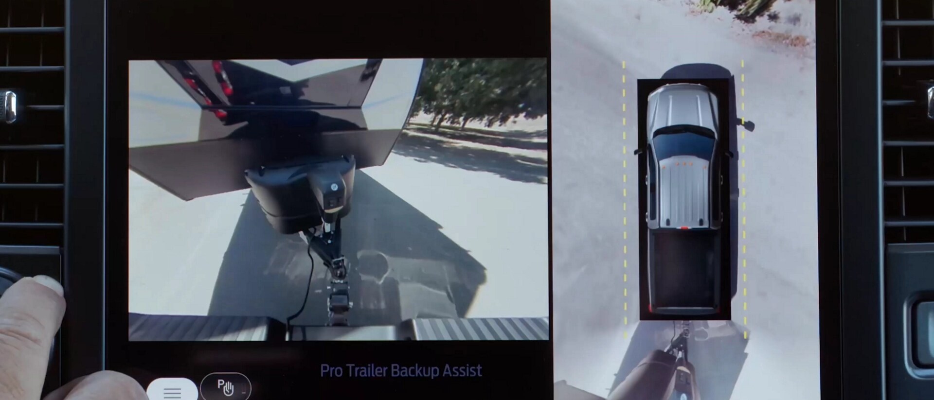 Close-up on the centre display while using the Pro Trailer Backup Assist™ feature