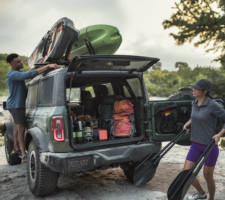 A 2024 Ford Bronco® Black Diamond™ being packed up with kayaks mounted on the roof rack