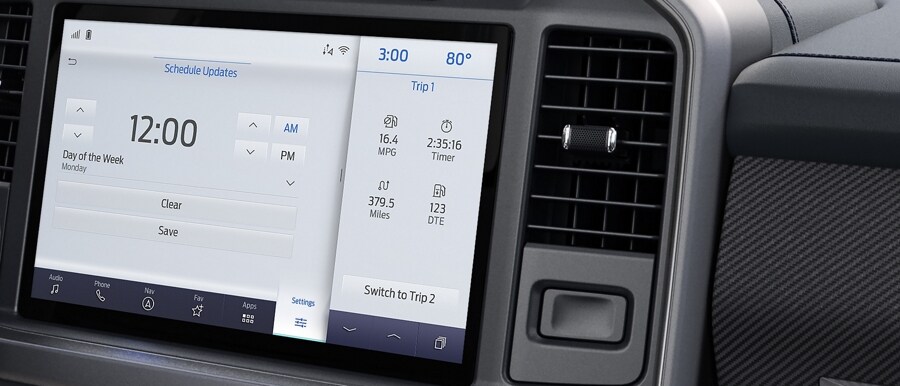 2023 Ford Super Duty® centre screen showing software updates