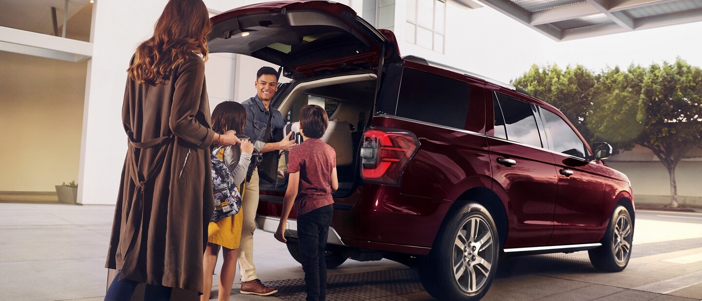 A family loads up the back of a 2024 Ford Expedition SUV