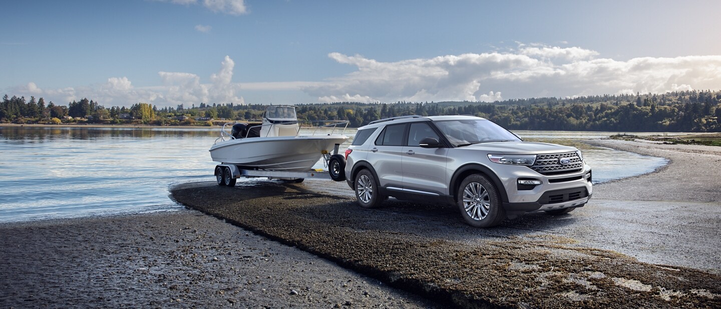 2023 Ford Explorer® SUV towing a boat on a trailer