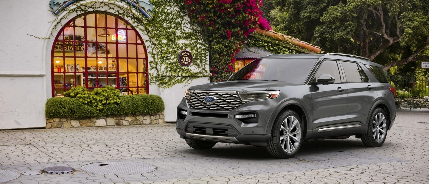 2023 Ford Explorer® Platinum model in front of a store covered in shrubbery
