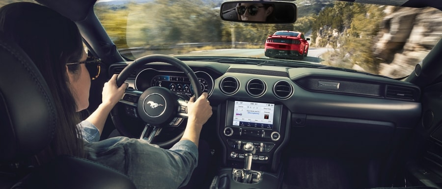 A 2023 Ford Mustang® coupe centre console displaying a SYNC® 3 screen
