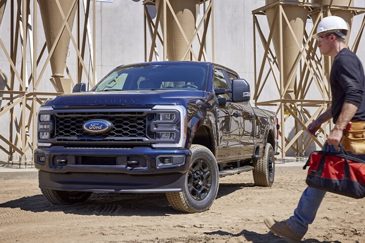 Close-up of the 2023 Ford Super Duty® pickup front grille