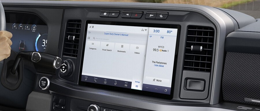 Centre stack screen showing the Digital Owner’s Manual in a 2023 Ford Super Duty® truck