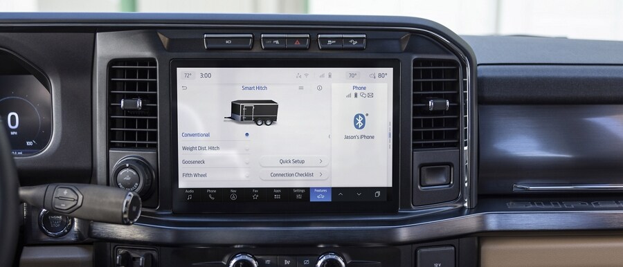 Centre display screen showing Smart Hitch for conventional trailer