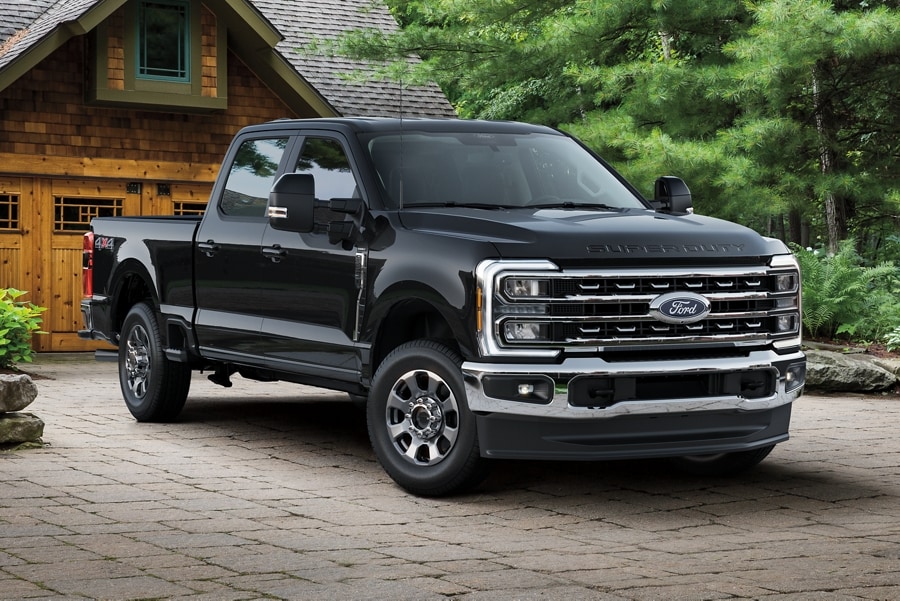 2025 Ford Super Duty® LARIAT® model in Agate Black parked in a driveway